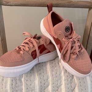 Nike Women’s Courts Alta size 7 - dusty pink - like new!